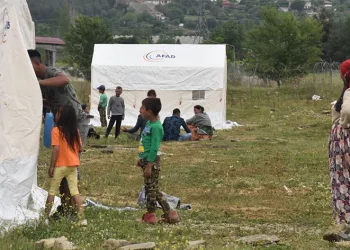 2 saatlik sağanak dereyi taşırdı