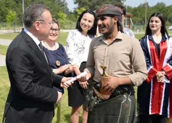 Misafir öğrencilerin mezuniyet coşkusu