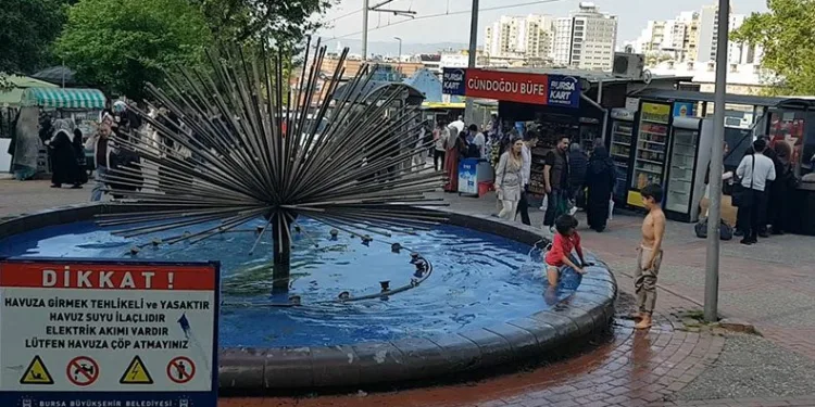 Bursa’da çocukların tehlikeli eğlencesi