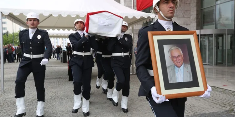 Eski milletvekili Abdullah Özer, son yolculuğuna uğurlandı