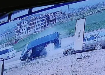 Bursa’da minibüsün takla attığı anlar kamerada