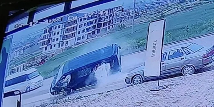Bursa’da minibüsün takla attığı anlar kamerada
