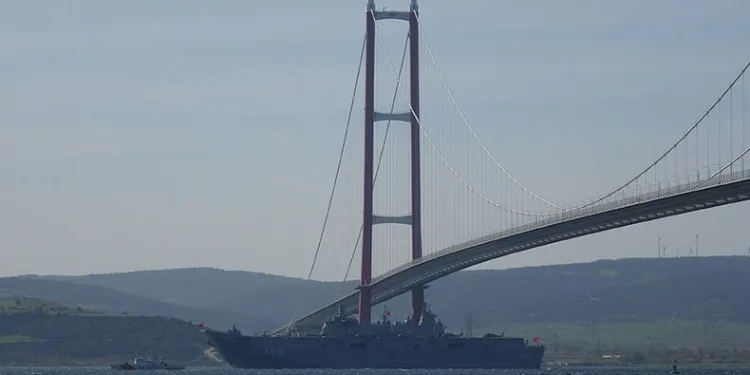 ‘TCG Anadolu’ Çanakkale’de