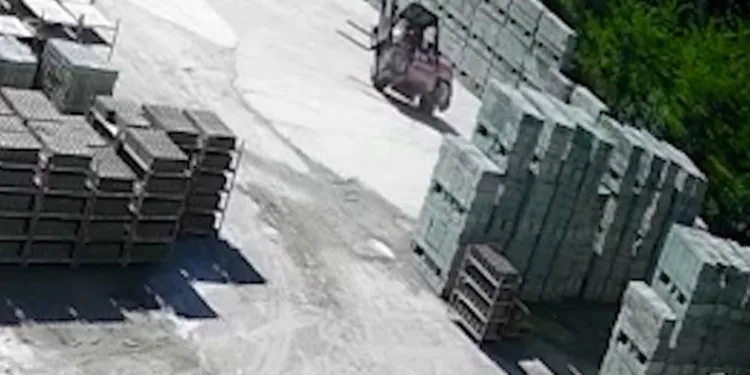 Forkliftin altında kalan genç hayatını kaybetti