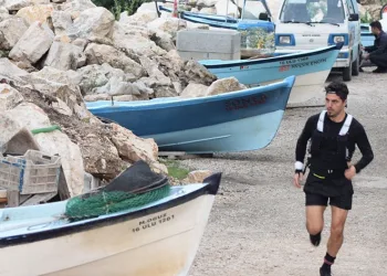 100. yılda 100 kilometre koşuyorlar