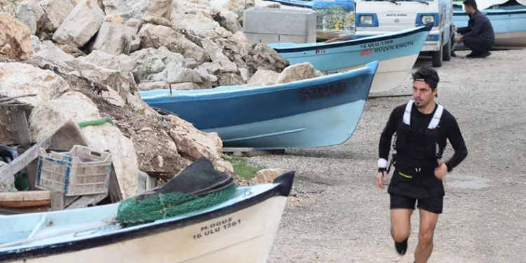 100. yılda 100 kilometre koşuyorlar