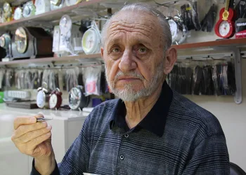 66 yıldır saatlere ayar veriyor