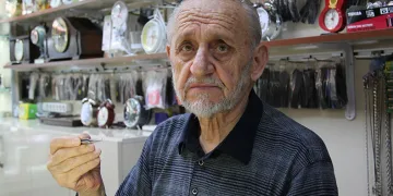 66 yıldır saatlere ayar veriyor