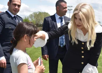 Depremzedeler için yardım panayırı
