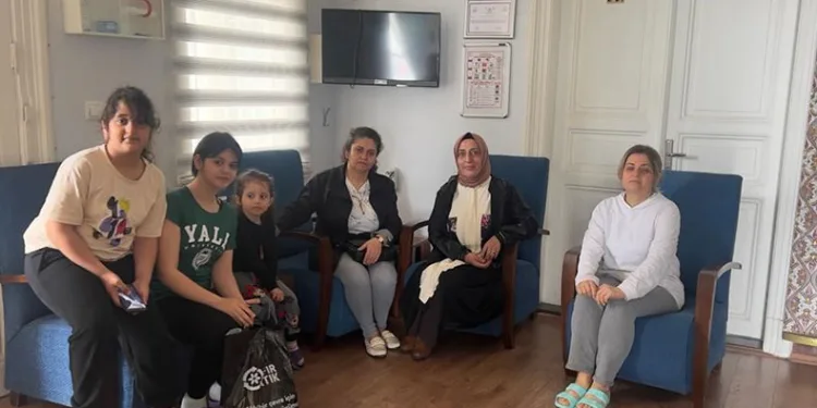 Depremzede aileye AK Parti’den ziyaret