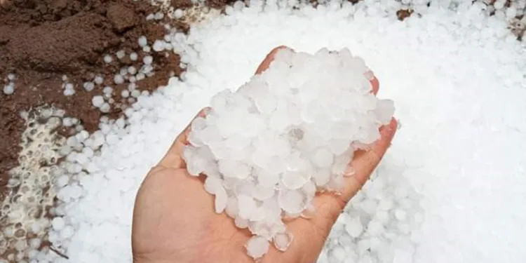 Sarıgöl’de üst üste dolu yağışı
