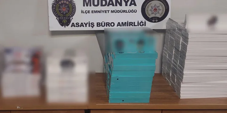 Bursa polisinden kaçak saat operasyonu