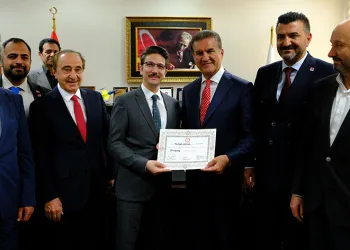 Milletvekili Sarıgül mazbatasını aldı