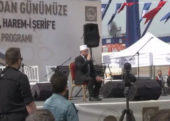 Hacı adayları Üsküdar’da düzenlenen programla uğurlandı