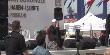 Hacı adayları Üsküdar’da düzenlenen programla uğurlandı