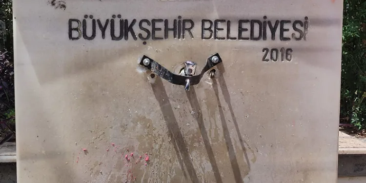 Musluk hırsızları için prangalı önlem