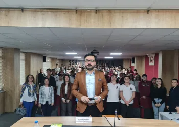Yazar Temirağa Demir gençlerle buluştu