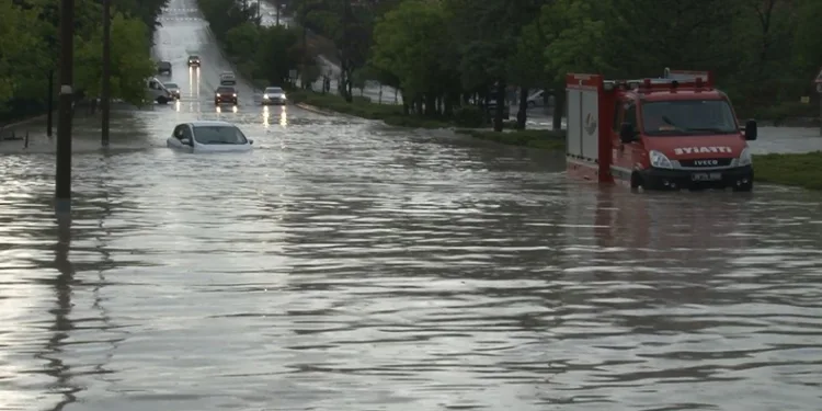 Başkent’te yollar göle döndü