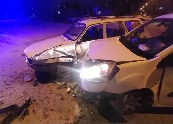 Hafif ticari araç ve otomobil çarpışt
