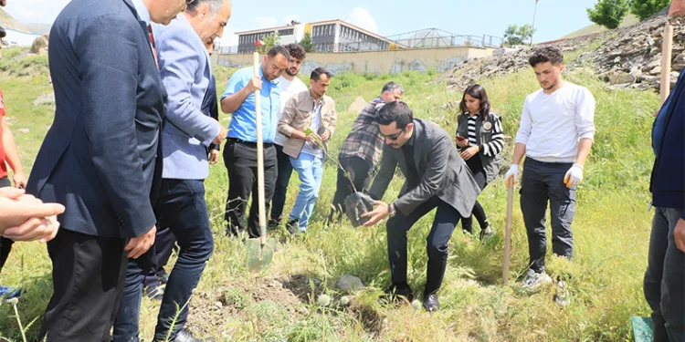 “Dünya Tütünsüz Günü’nde fidan dikildi