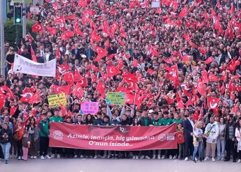 Binlerce kişi ‘İkinci Yüzyıl’a yürüdü