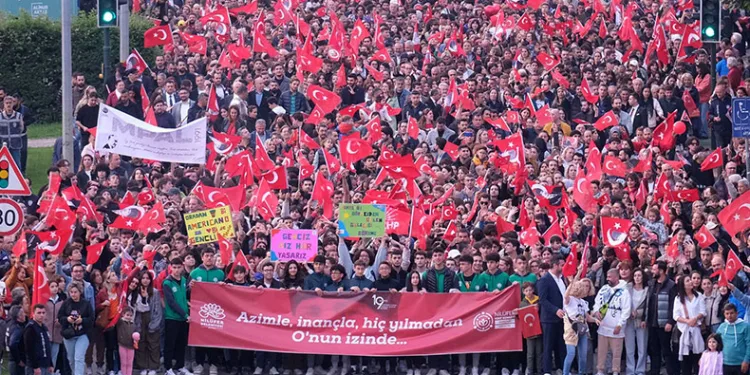 Binlerce kişi ‘İkinci Yüzyıl’a yürüdü