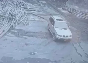 Maden ocağına gelip araçtan ateş açtılar