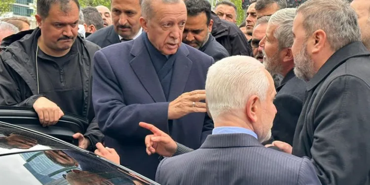 Erdoğan’a “Zafer Kılıcı” hediyesi