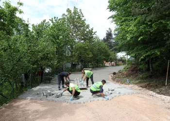 İnegöl’de yollar parke taşla kaplanıyor
