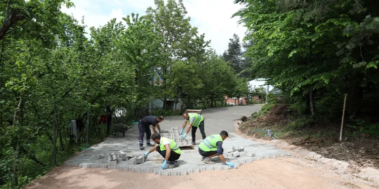 İnegöl’de yollar parke taşla kaplanıyor