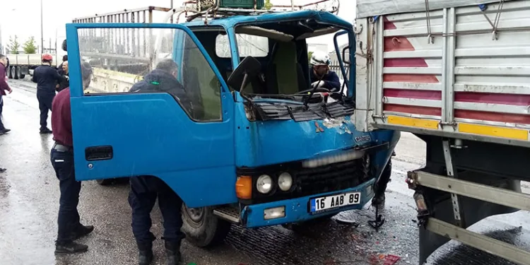 Bursa’da zincirleme kazada 2 kişi yaralandı
