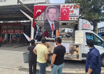 Seçim zaferini lokma döktürerek kutladı