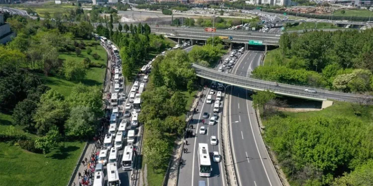 D-100’de “Büyük İstanbul Mitingi” yoğunluğu