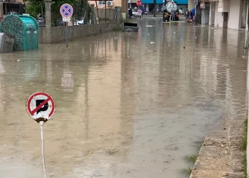Mersin’de cadde göle döndü