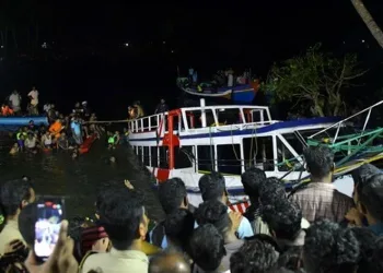 Hindistan’ın Kerala eyaletinde turistik tekne battı