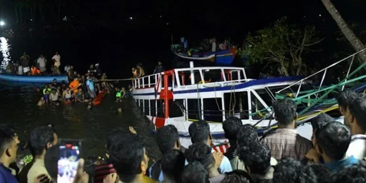Hindistan’ın Kerala eyaletinde turistik tekne battı