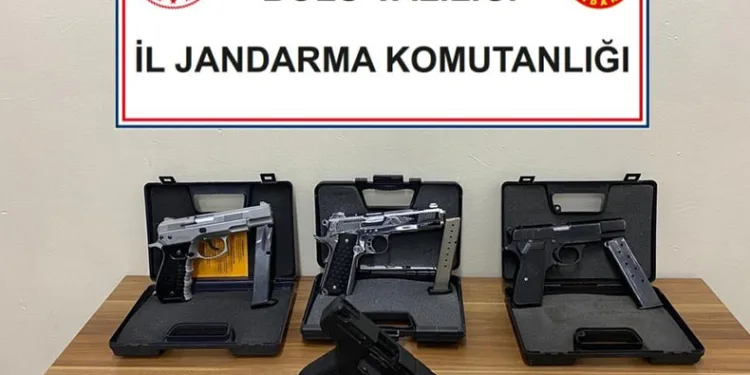 Jandarma ekiplerinin uygulamasına takıldılar