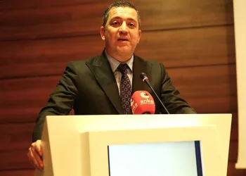 ‘Hukuksuzluğun tam da karşısındayız’