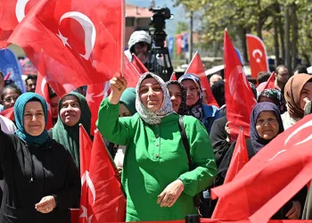 Orhaneli’ne hizmet yağmuru