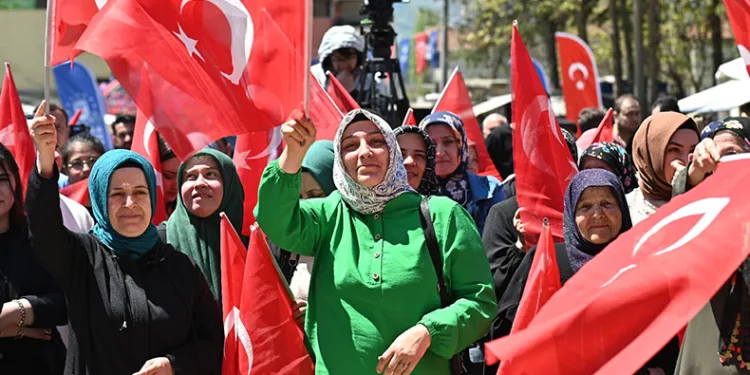 Orhaneli’ne hizmet yağmuru