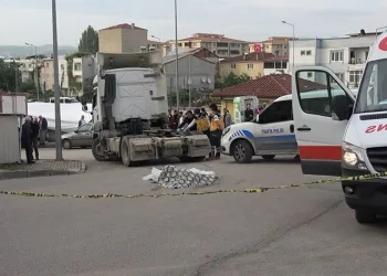 Bursa’da tırın altında kalan yaşlı kadın hayatını kaybetti