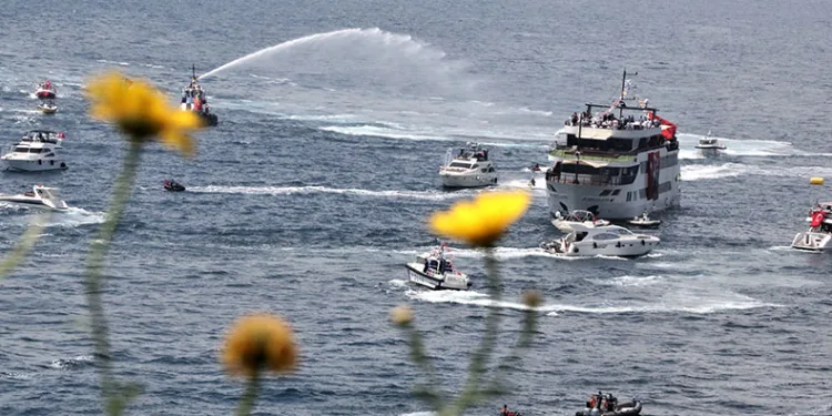 Antalya 19 Mayıs’ı denizde kutladı
