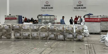 Oylar 5 kilitli çelik kapıyla korunuyor