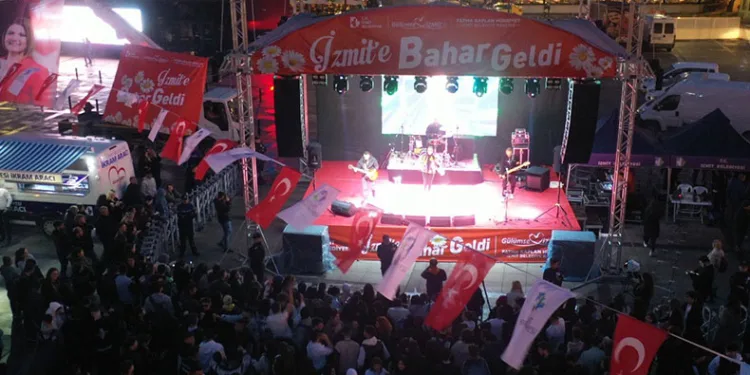 Gençler Bahar Konserinde coştu