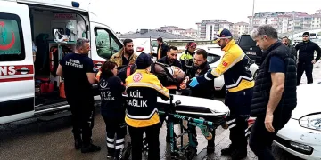 Bursa’da iki otomobil çarpıştı