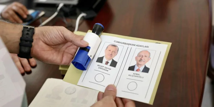Türkiye yarın sandık başına gidecek