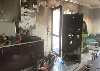 Ocakta unutulan yemek yangına sebep oldu