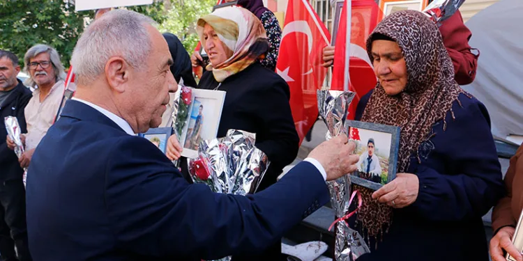 DSP’den Diyarbakır annelerine ziyaret