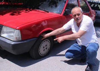 Kendisiyle alay edildi diye 21 aracın lastiğini kesti