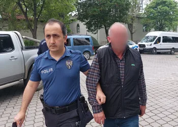 Tartıştığı kişiyi bıçakla yaraladı